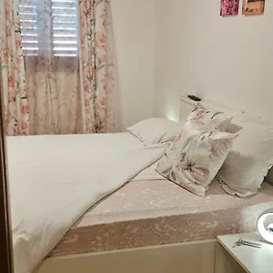 Kris With Private Entrance & Private Bathroom Affittacamere